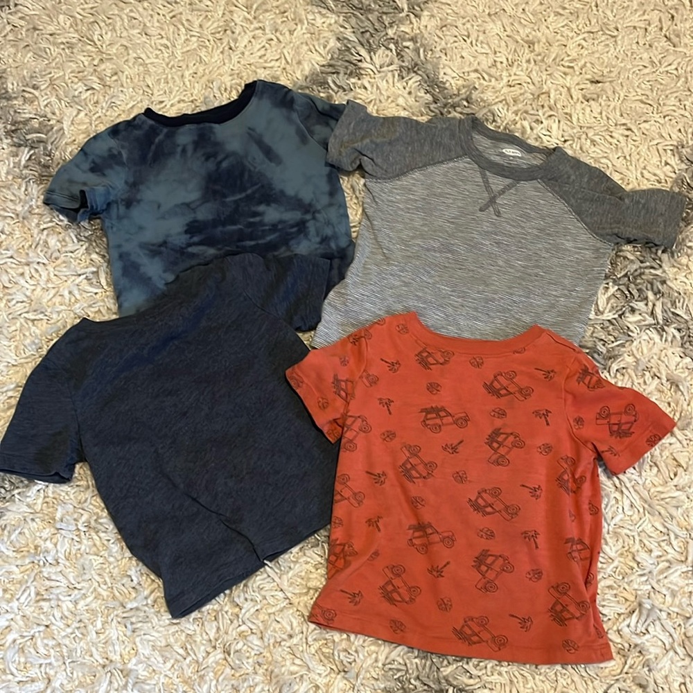 4 2T Old Navy T-Shirts